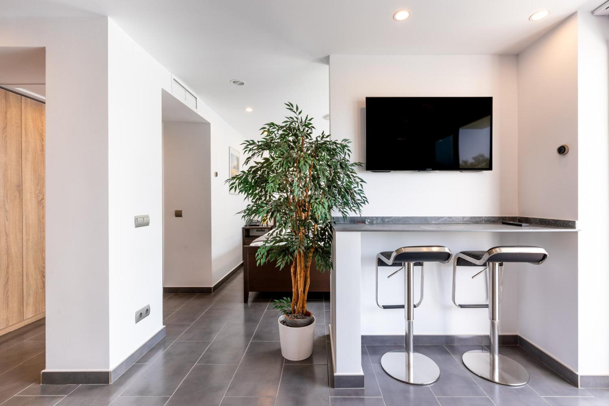 Wintowinrentals Executive Apt In Ocean House Complex Torremolinos Exterior photo