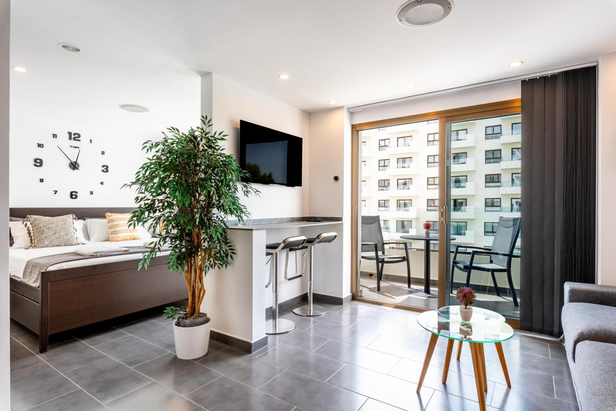 Wintowinrentals Executive Apt In Ocean House Complex Torremolinos Exterior photo